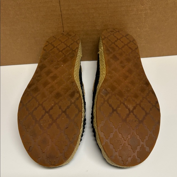 UGG Women's Black Chivon Moccasin Flats Size 7.5 - Picture 5 of 5